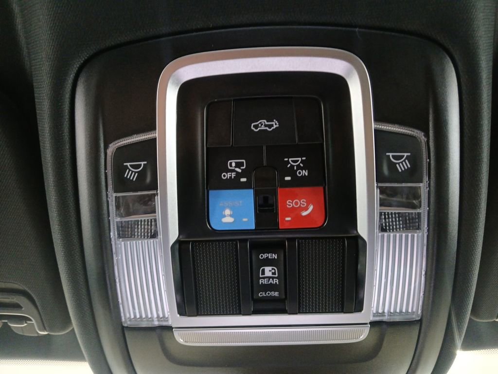 Used 2025 RAM 1500 Laramie AWD/4WD image 7