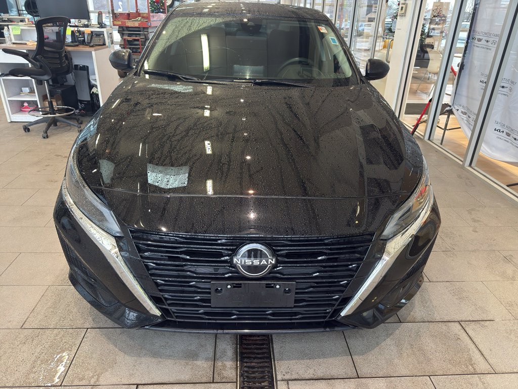 Used 2024 Nissan Altima 2.5 SV FWD image 6