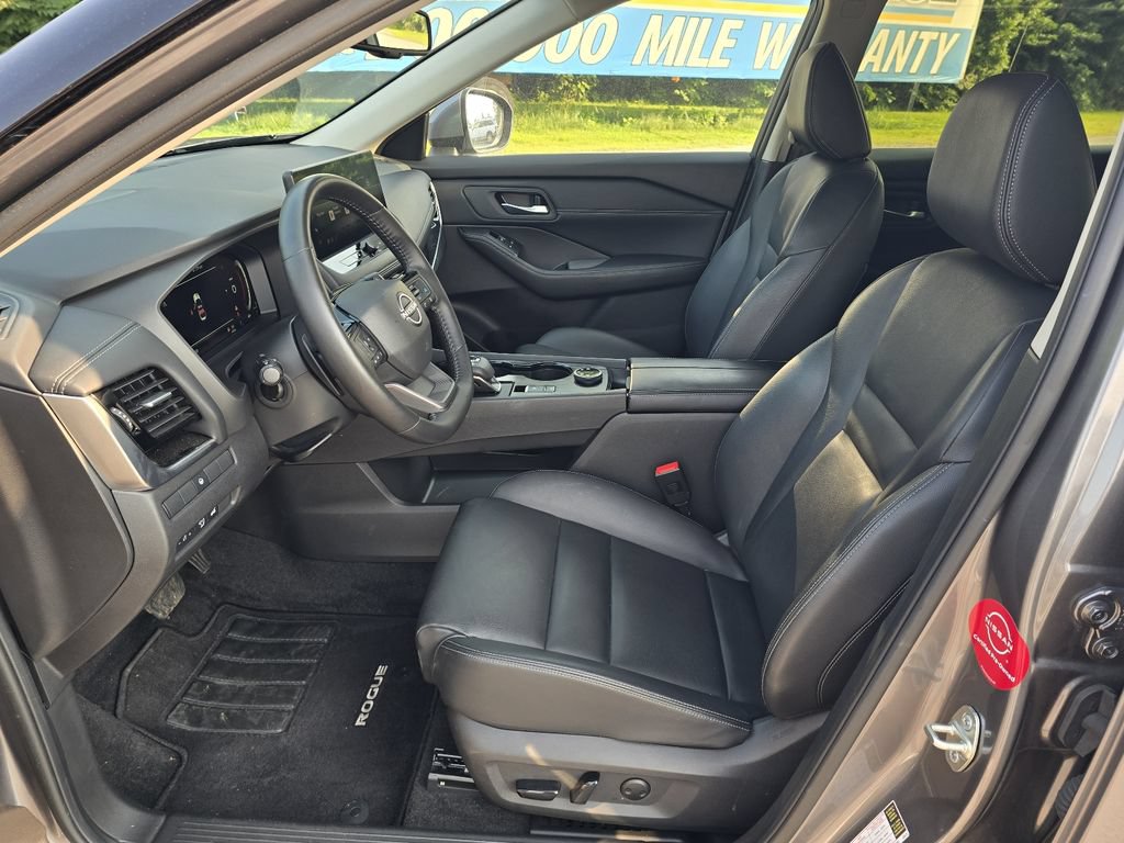 Used 2025 Nissan Rogue SL AWD/4WD image 12