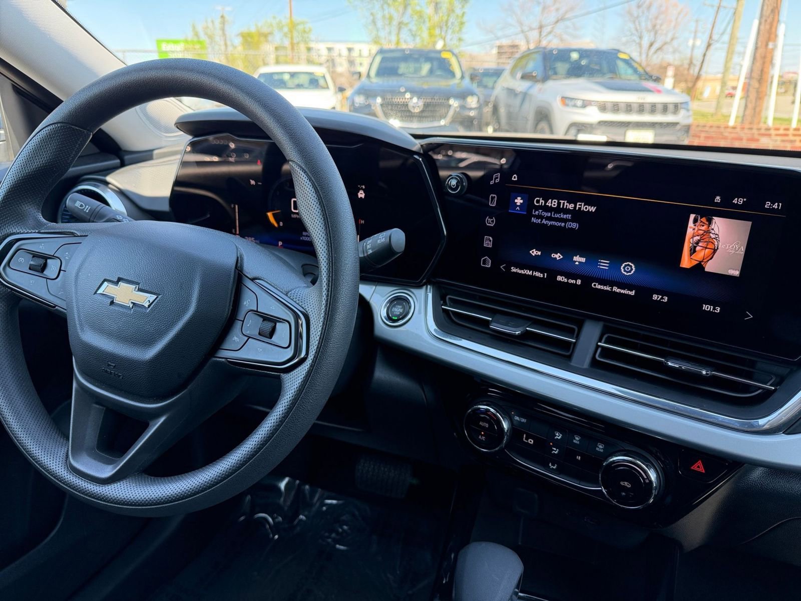 Used 2025 Chevrolet Trax LT image 33