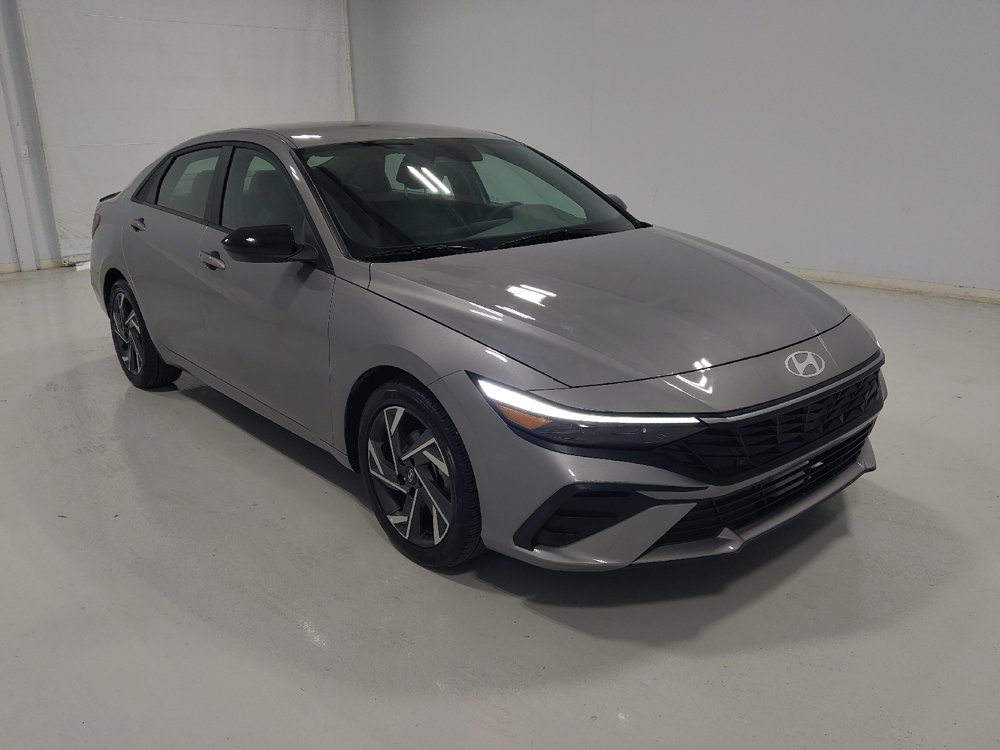 Used 2025 Hyundai Elantra Sport FWD image 13