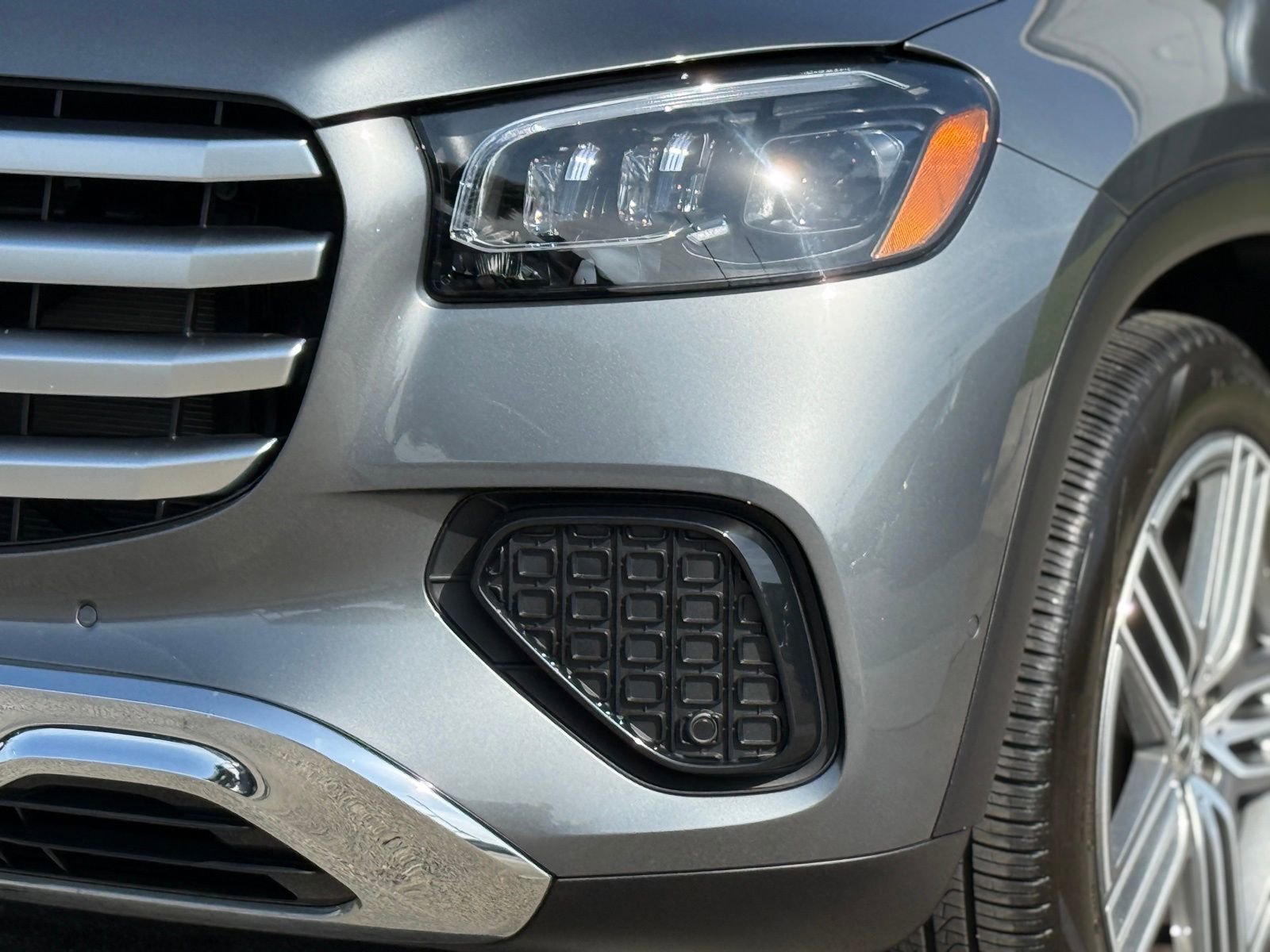 Used 2025 Mercedes-Benz GLS 450 4MATIC image 4