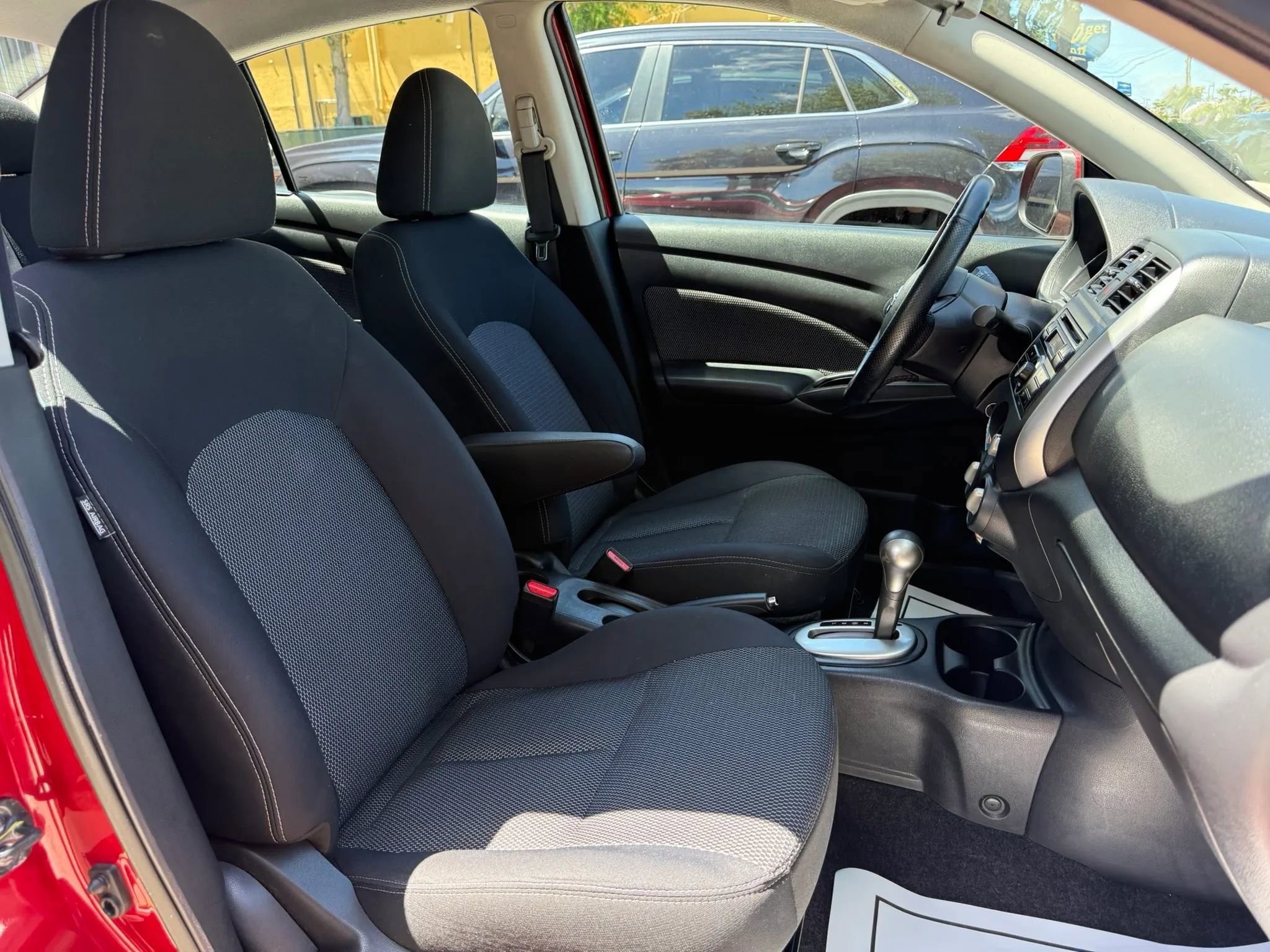 Used 2014 Nissan Versa SV FWD image 16