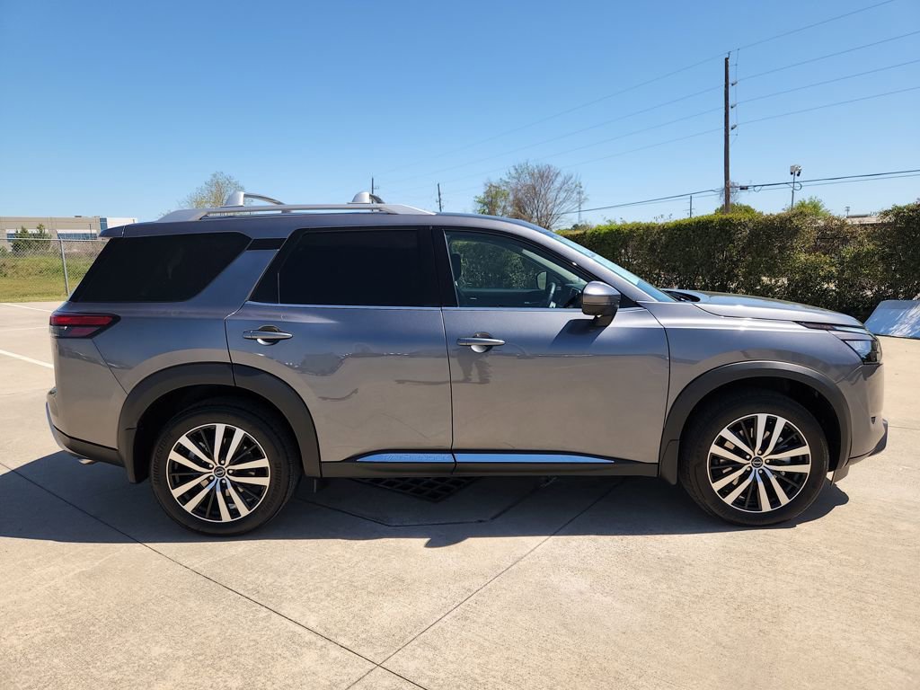Used 2025 Nissan Pathfinder Platinum w/ Cargo Package image 4