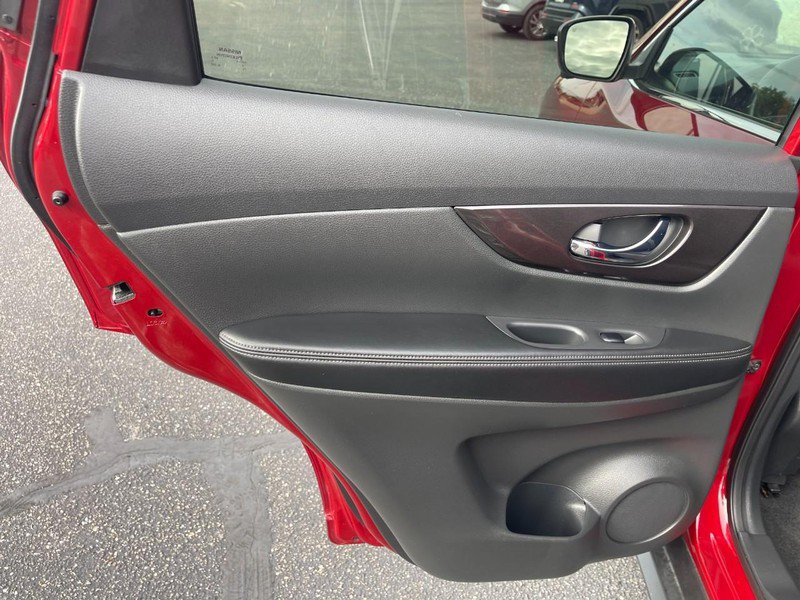 Used 2019 Nissan Rogue SV w/ Premium Package FWD image 16