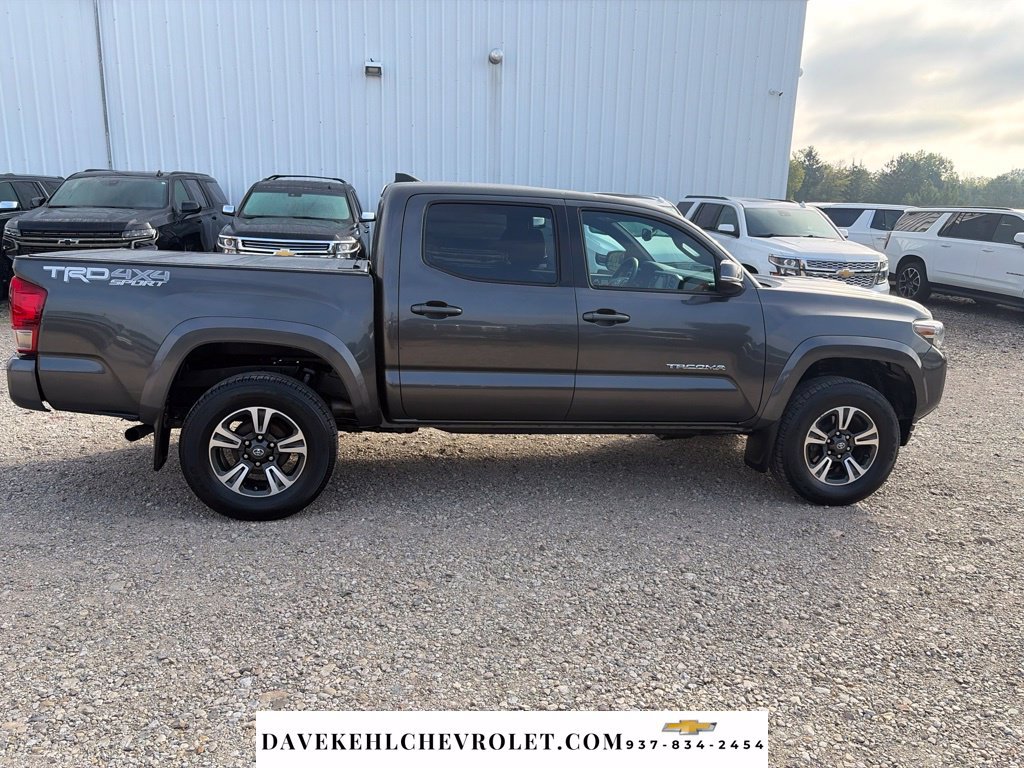 Used 2016 Toyota Tacoma TRD Sport AWD/4WD image 6