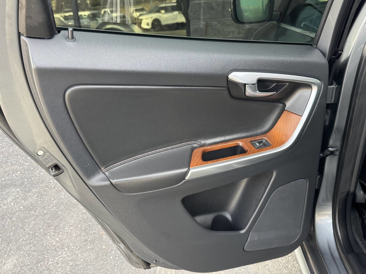 Used 2017 Volvo XC60 T5 Inscription image 60