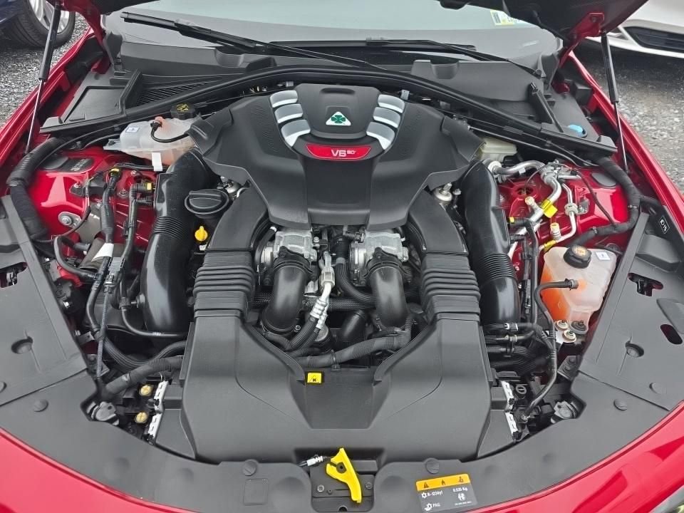 Used 2024 Alfa Romeo Giulia Quadrifoglio image 5