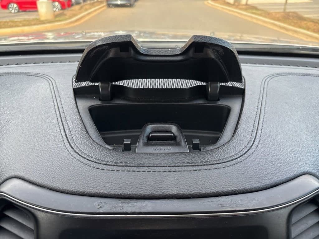 Used 2019 Jeep Cherokee Latitude w/ Popular Appearance Group image 20