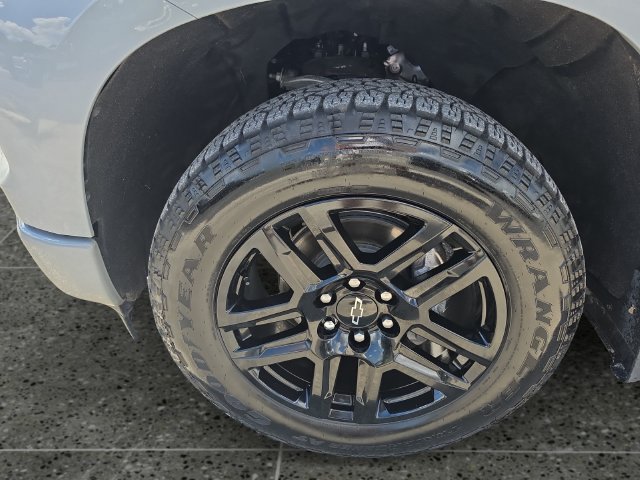 Used 2025 Chevrolet Silverado 1500 RST w/ Convenience Package II AWD/4WD image 16