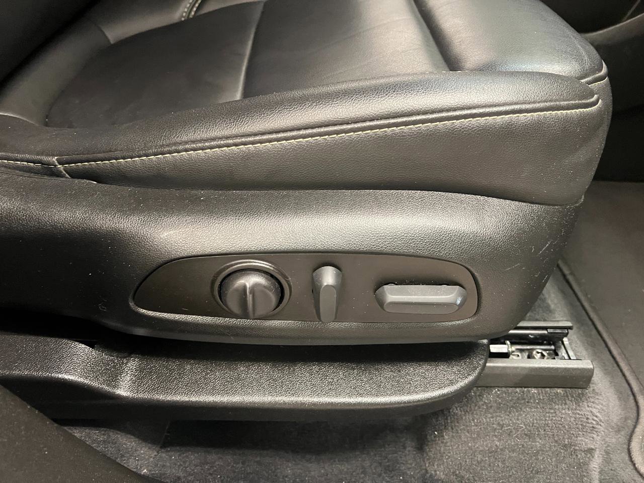 Used 2023 Chevrolet Traverse LT FWD image 26