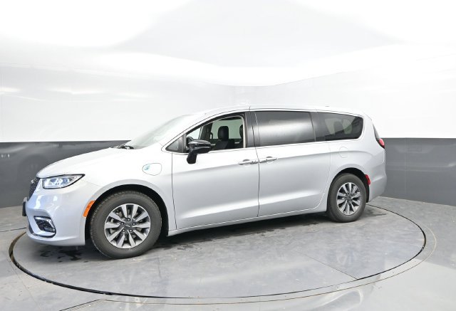 Used 2024 Chrysler Pacifica Limited FWD image 8