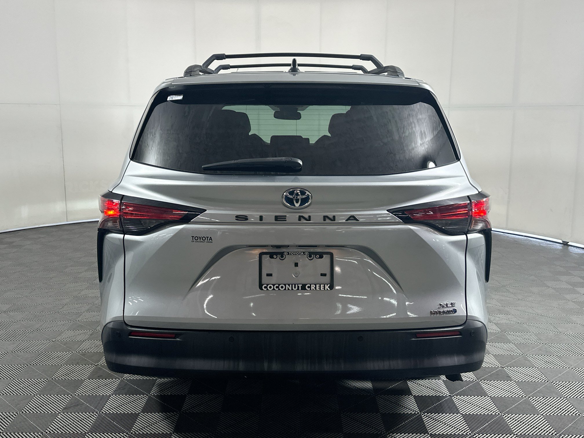 Used 2021 Toyota Sienna XLE FWD image 4