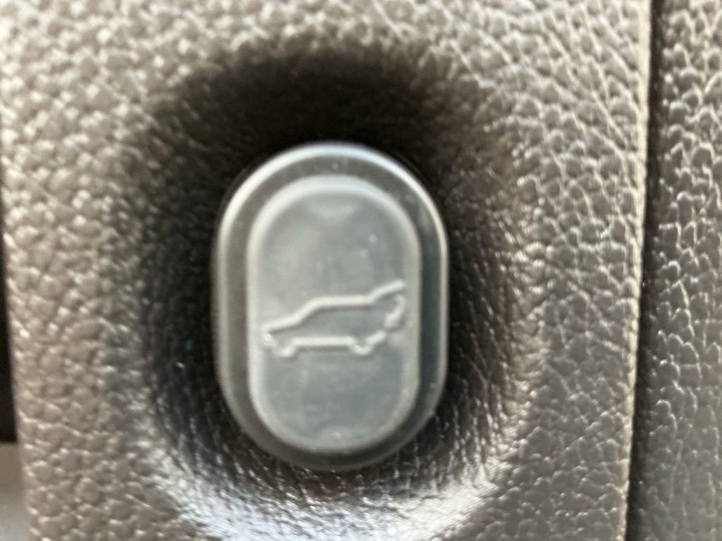 Used 2017 Chevrolet Tahoe Premier image 16