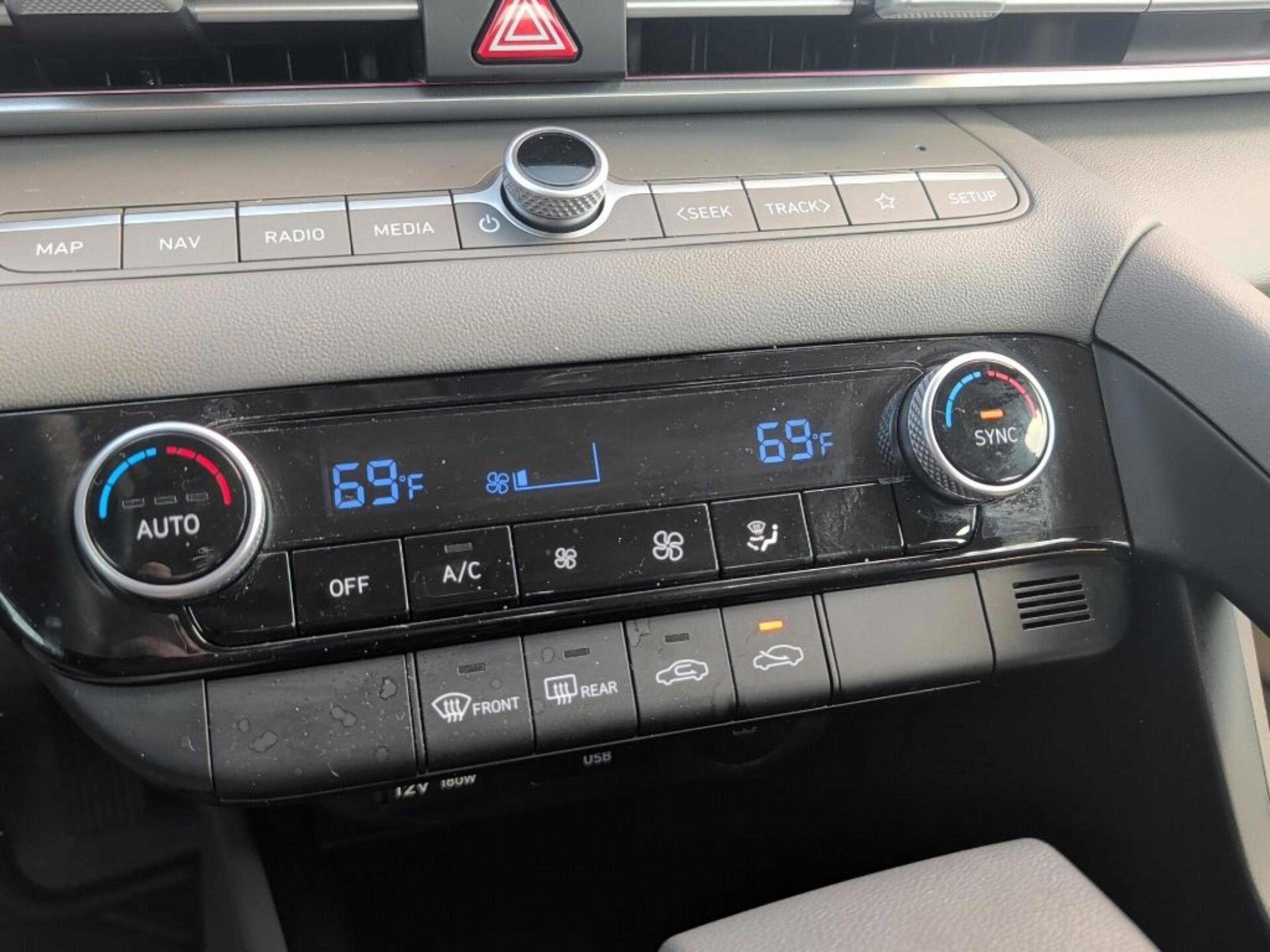 Used 2024 Hyundai Elantra SEL image 20