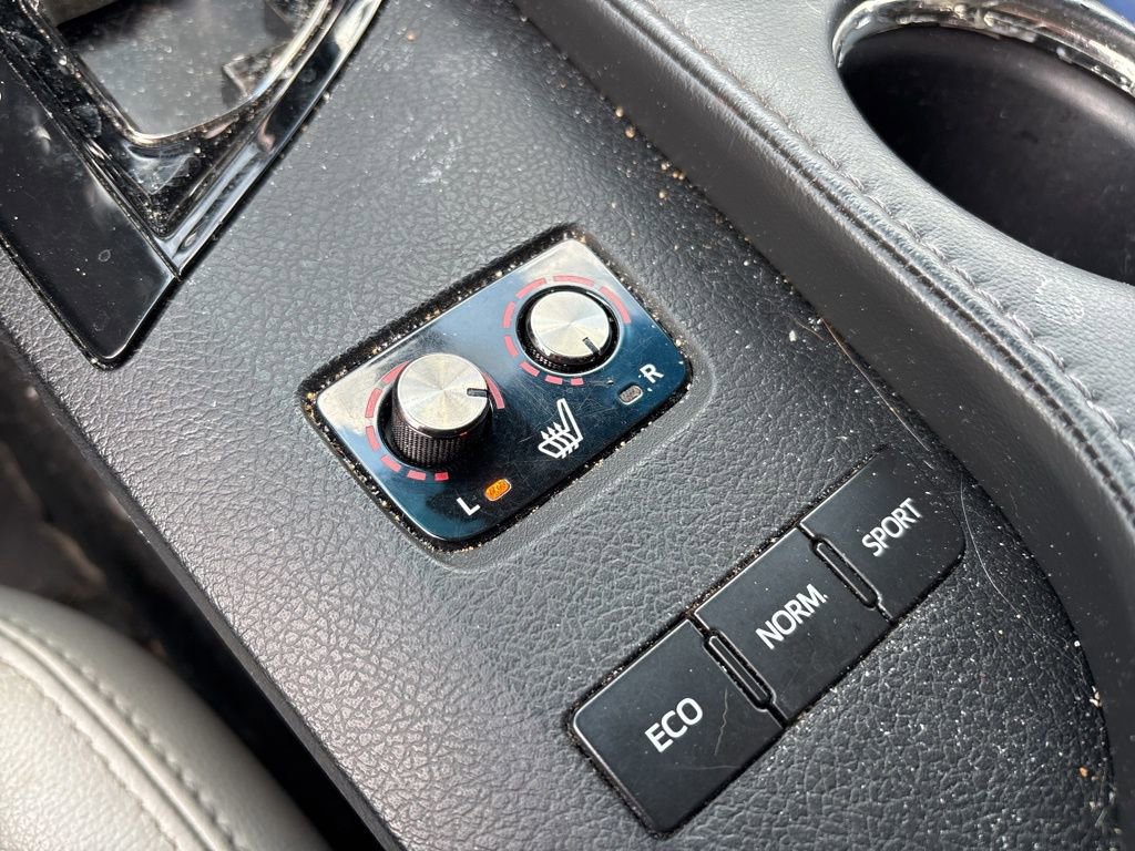 Used 2018 Toyota Avalon XLE w/ All Weather Liner Package image 5