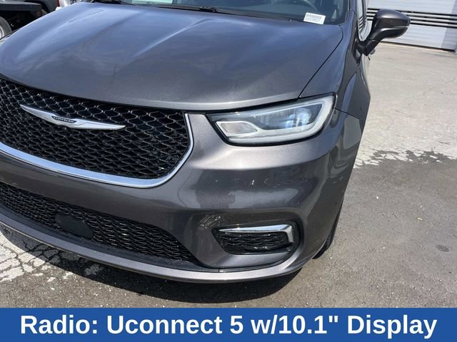 Used 2023 Chrysler Pacifica Touring-L FWD image 11