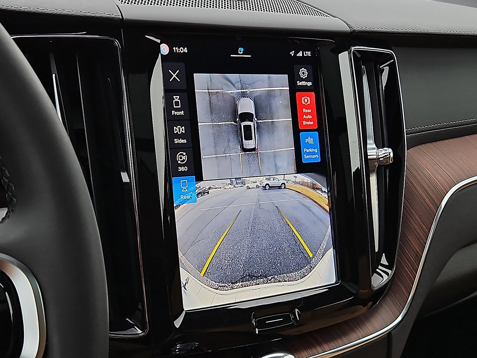 Certified 2024 Volvo XC60 B5 Ultimate w/ Climate Package image 19