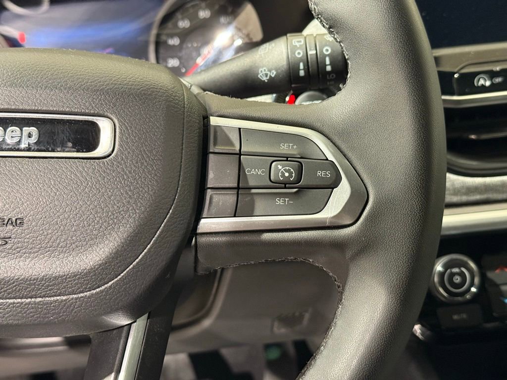 Used 2024 Jeep Compass Latitude image 24