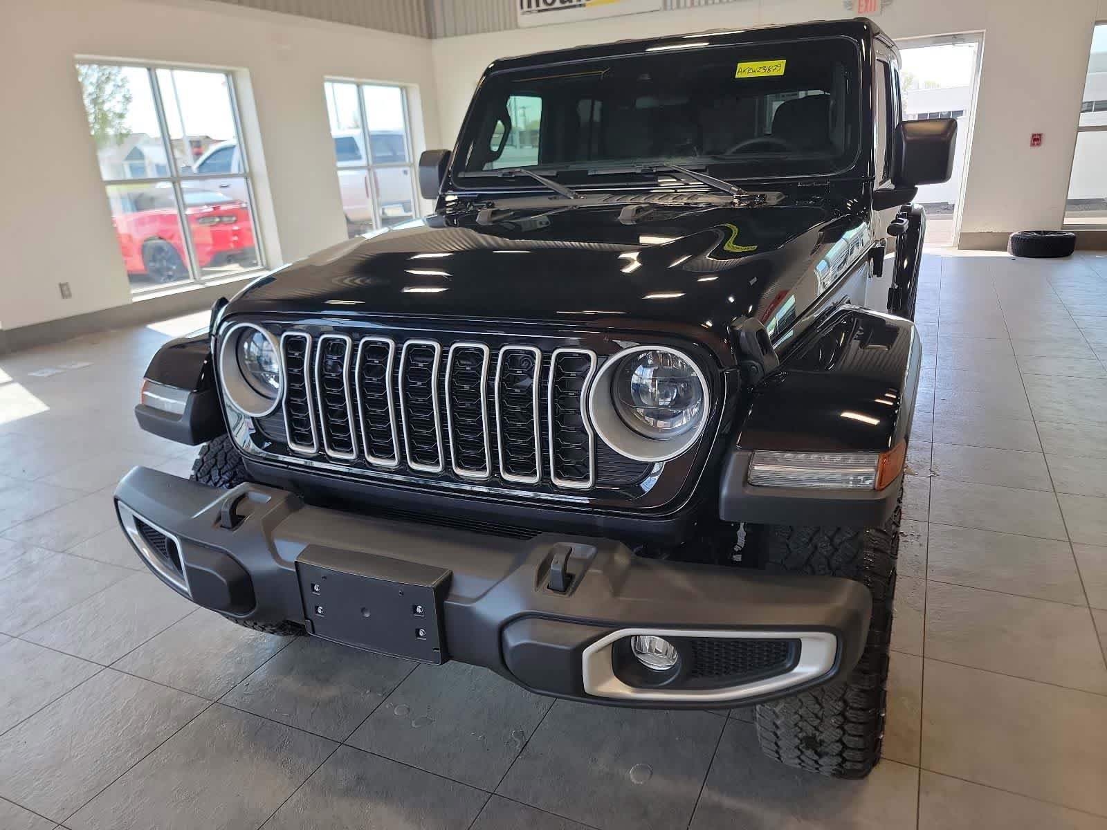 Used 2024 Jeep Wrangler Unlimited Sahara AWD/4WD image 2
