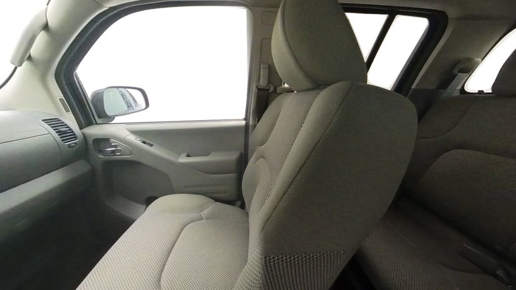 Used 2020 Nissan Frontier SV image 28