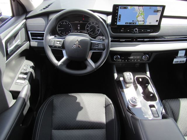 New 2026 Mitsubishi Outlander ES image 15