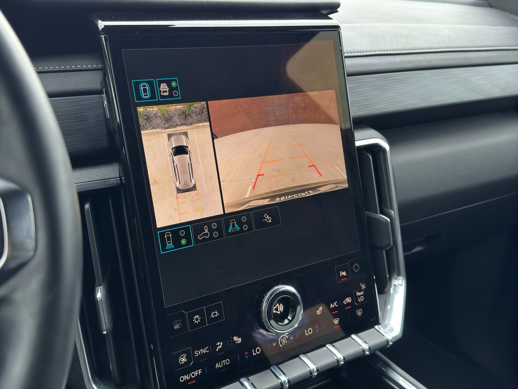 Used 2025 GMC Acadia Elevation image 24