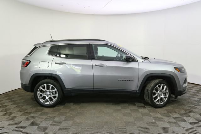 Used 2022 Jeep Compass Latitude AWD/4WD image 15