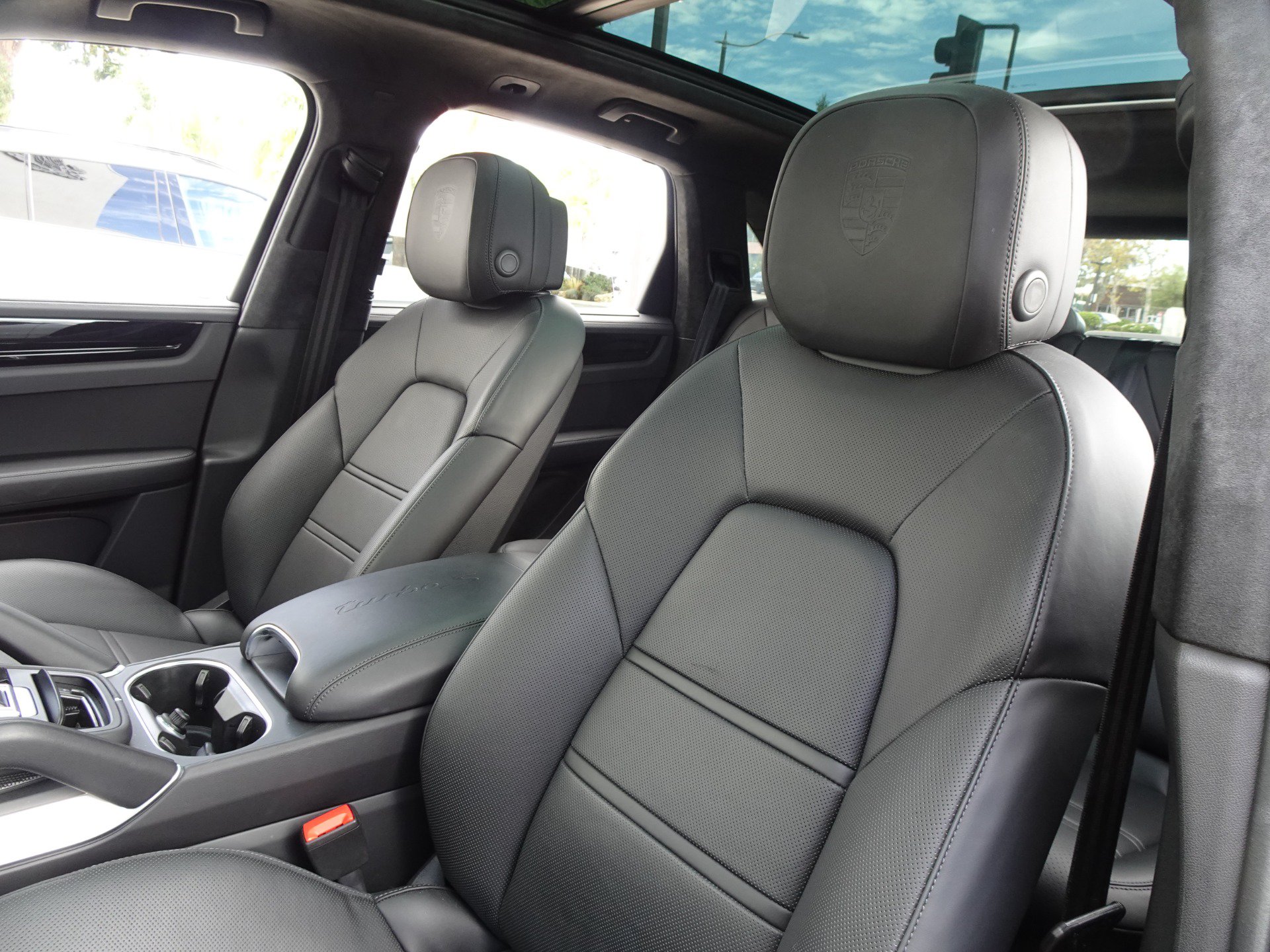 Used 2023 Porsche Cayenne Turbo S AWD/4WD image 13