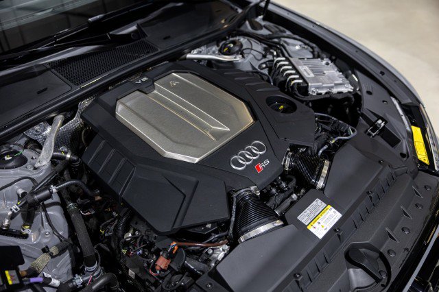 Used 2025 Audi RS 6 performance w/ Black Optic Package image 40