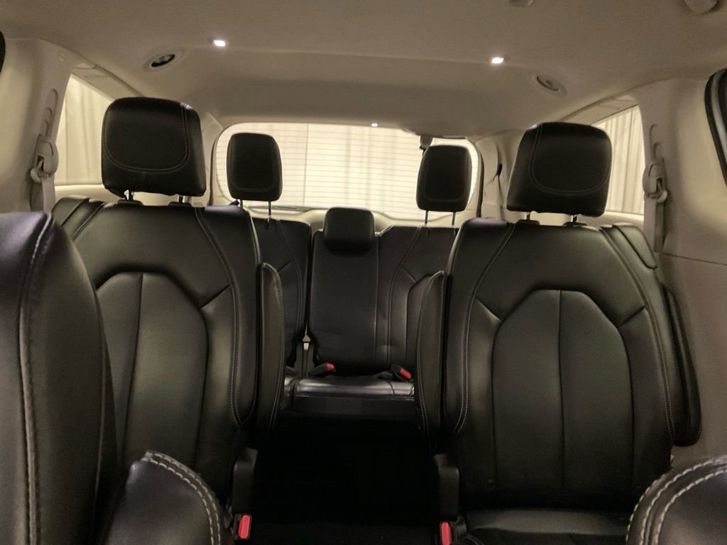 Used 2023 Chrysler Pacifica Touring-L image 28