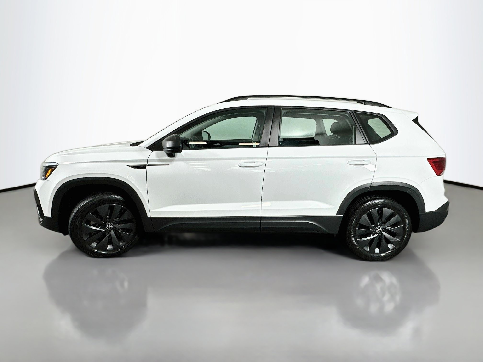 Certified 2023 Volkswagen Taos S FWD image 4
