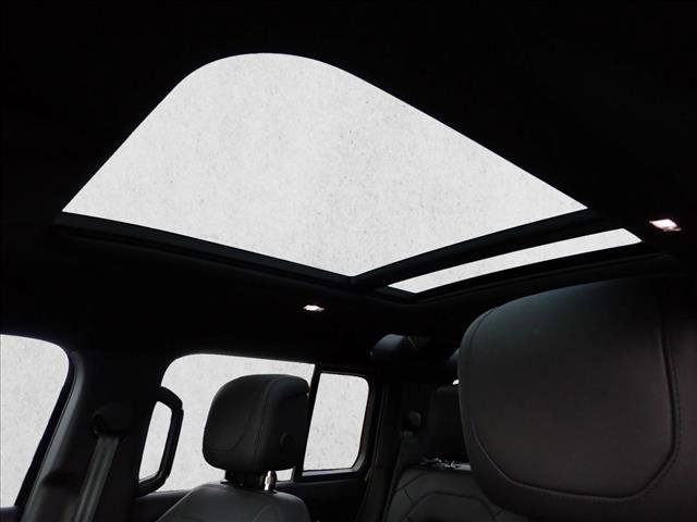 Used 2024 Land Rover Defender 110 V8 image 13