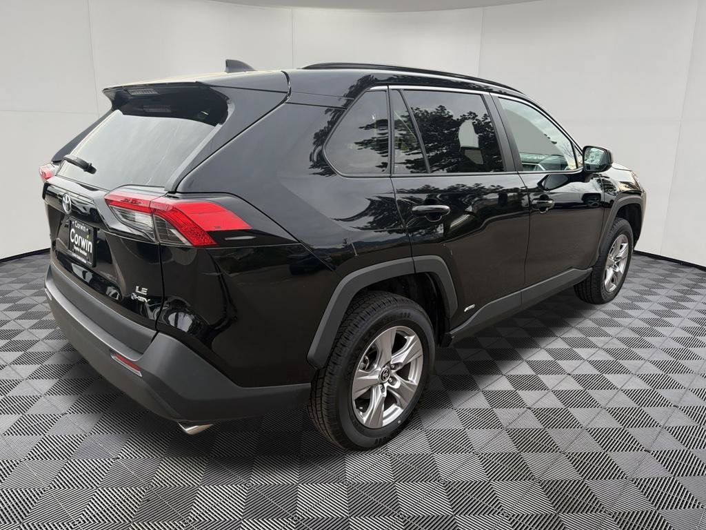 Used 2025 Toyota RAV4 LE AWD/4WD image 8