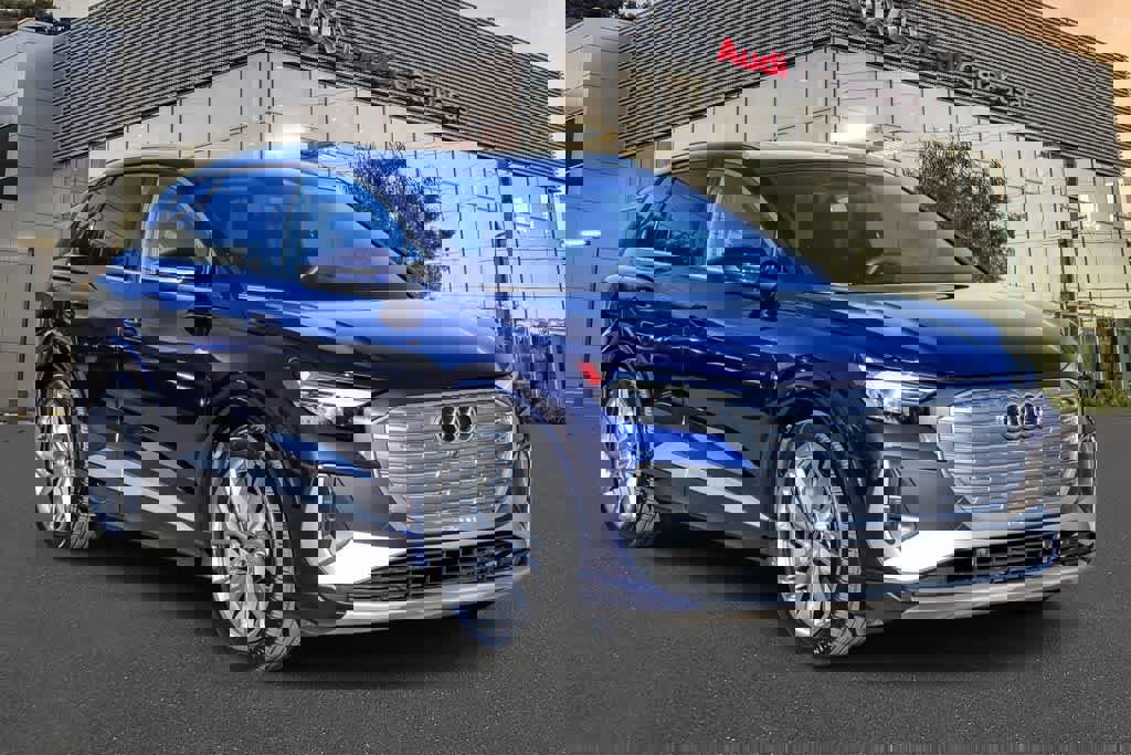 Used 2025 Audi Q4 e-tron Premium Plus w/ Premium Plus AWD/4WD image 5