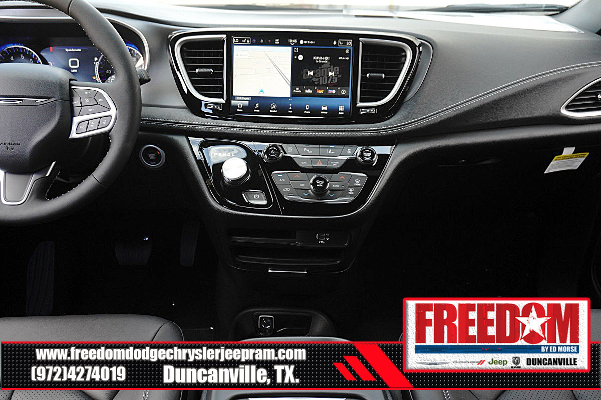 New 2027 Chrysler Pacifica Select w/ Family Tech Group FWD image 20