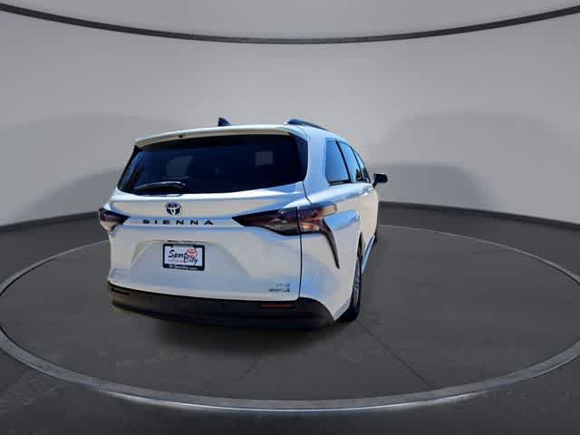Used 2023 Toyota Sienna XLE FWD image 7