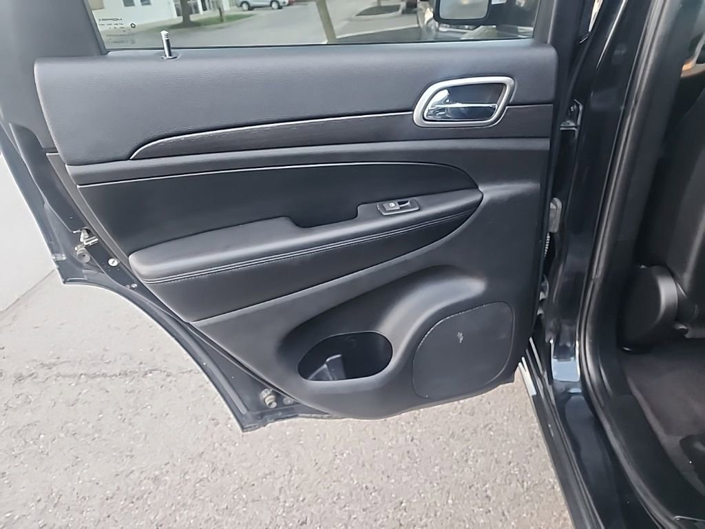 Used 2017 Jeep Grand Cherokee Altitude AWD/4WD image 26