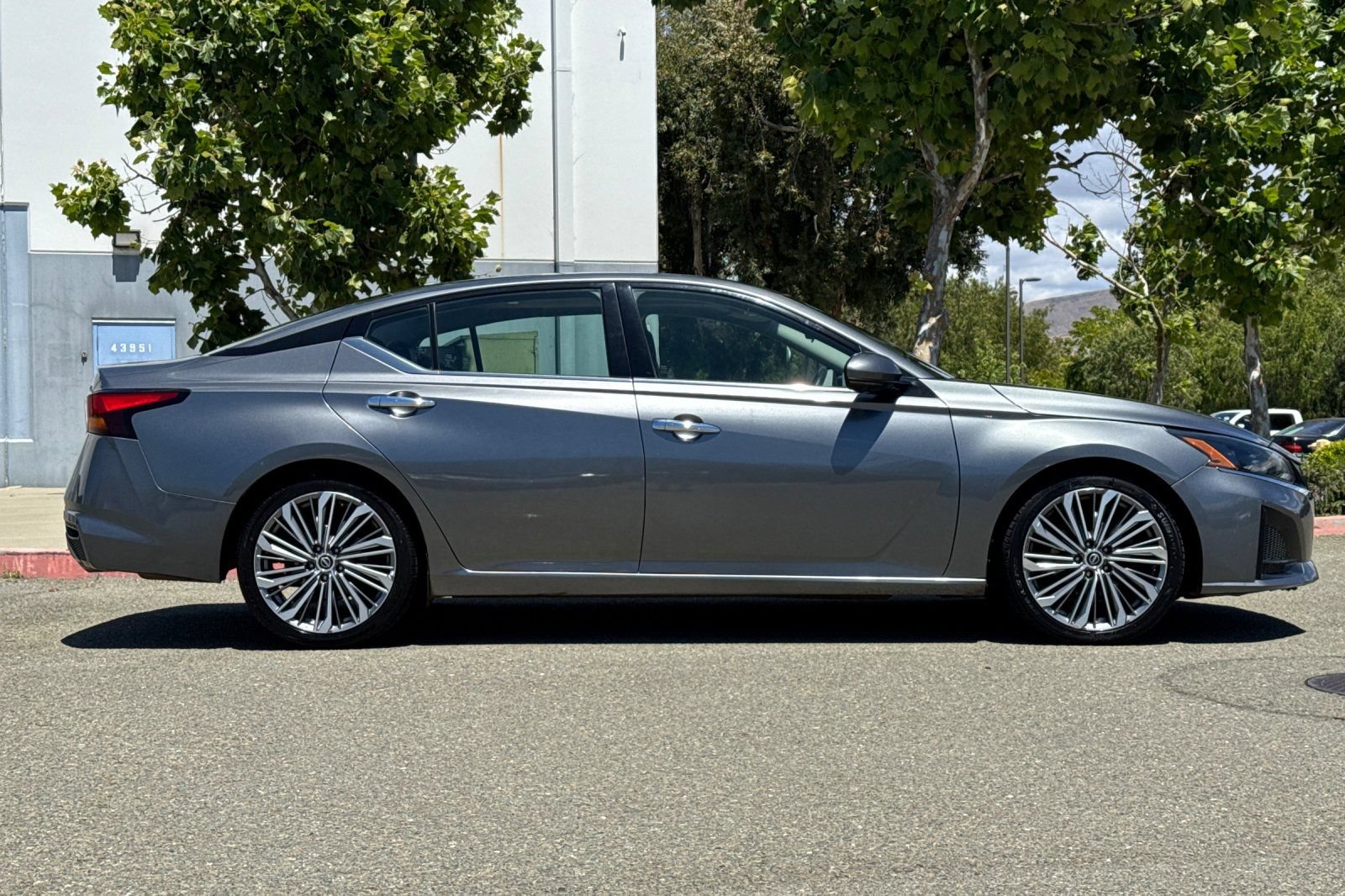 Certified 2023 Nissan Altima 2.5 SL FWD image 3
