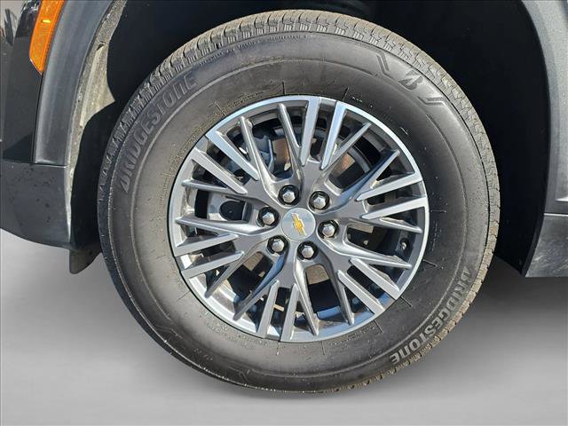 Used 2025 Chevrolet Traverse LT w/ Driver Confidence Package image 26