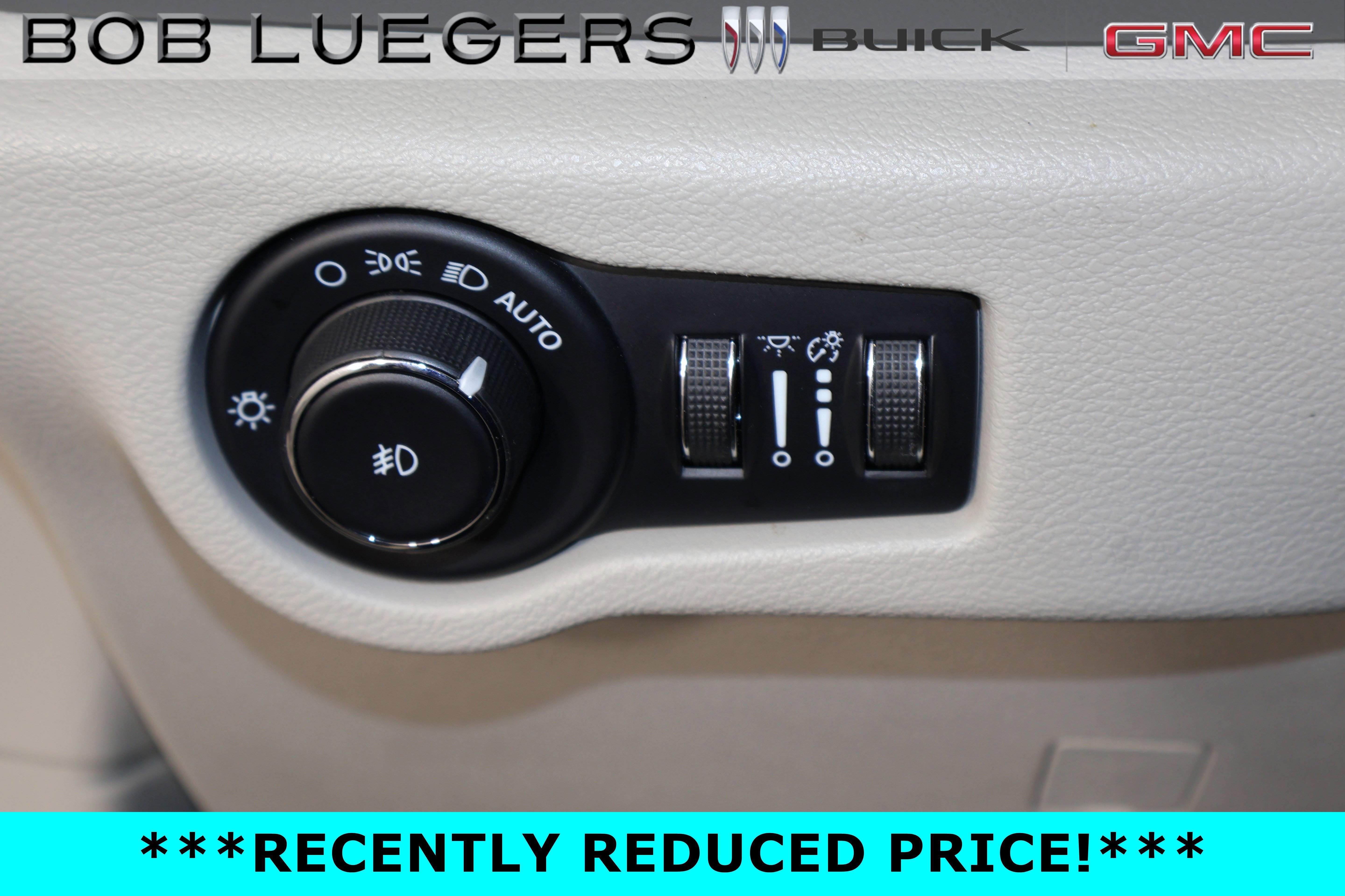 Used 2023 Chrysler Pacifica Touring-L FWD image 24