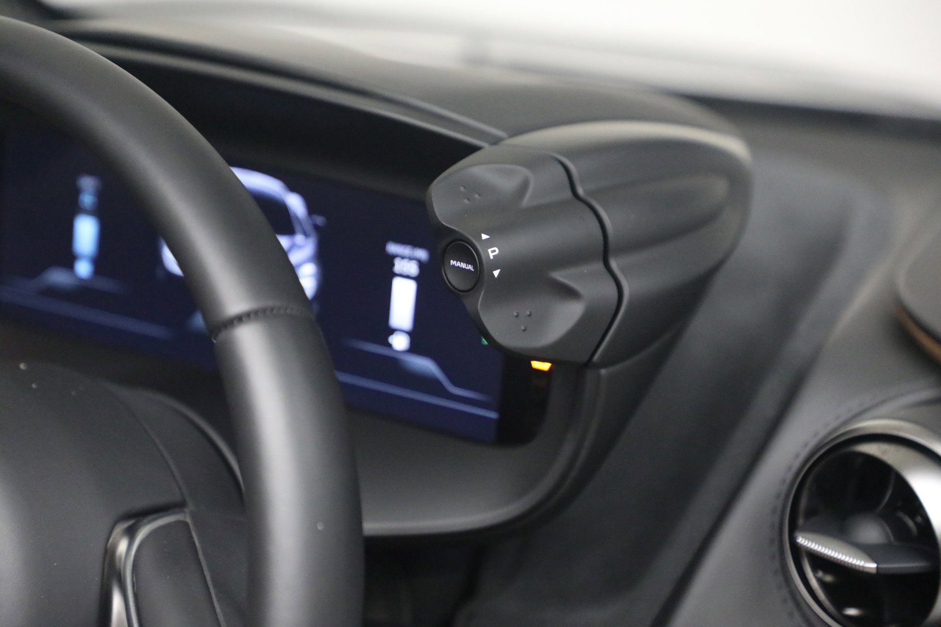 Used 2025 McLaren 750S Spider image 38