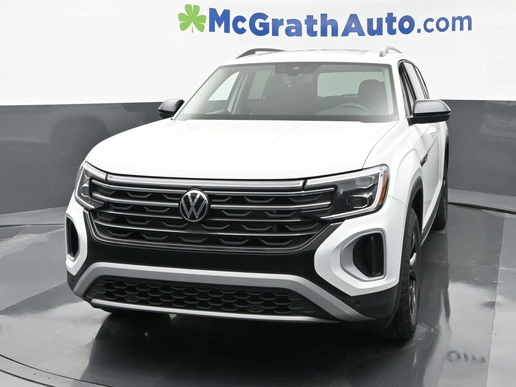 Used 2024 Volkswagen Atlas Peak Edition SE image 5