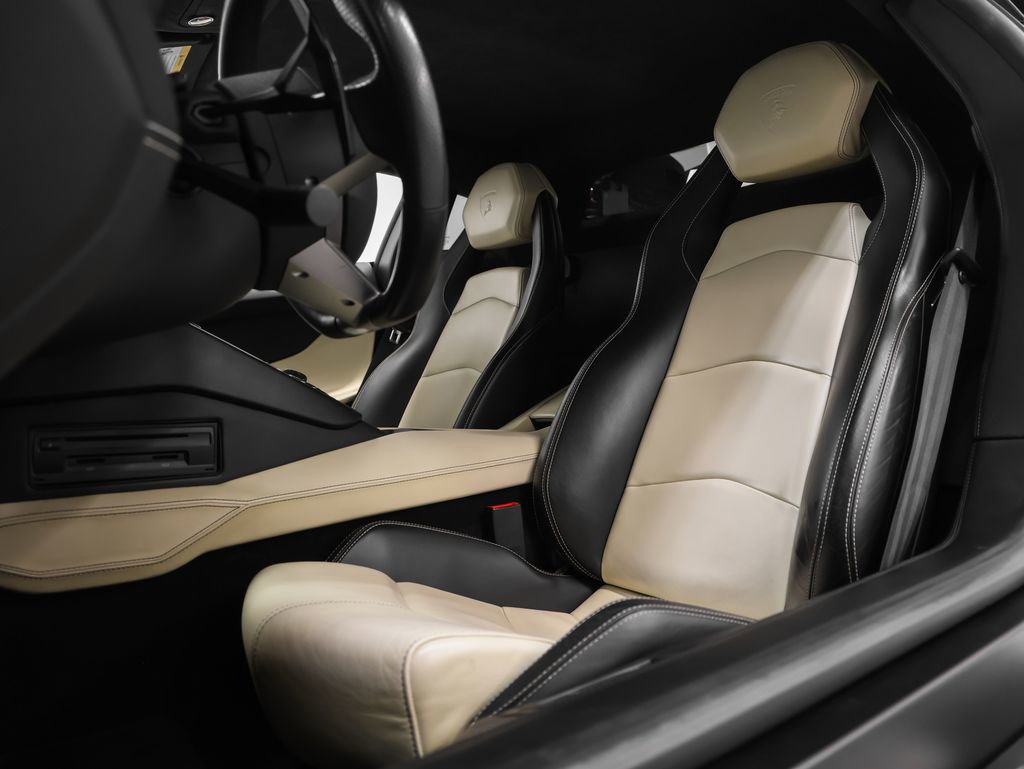 Used 2014 Lamborghini Aventador LP 700-4 image 3