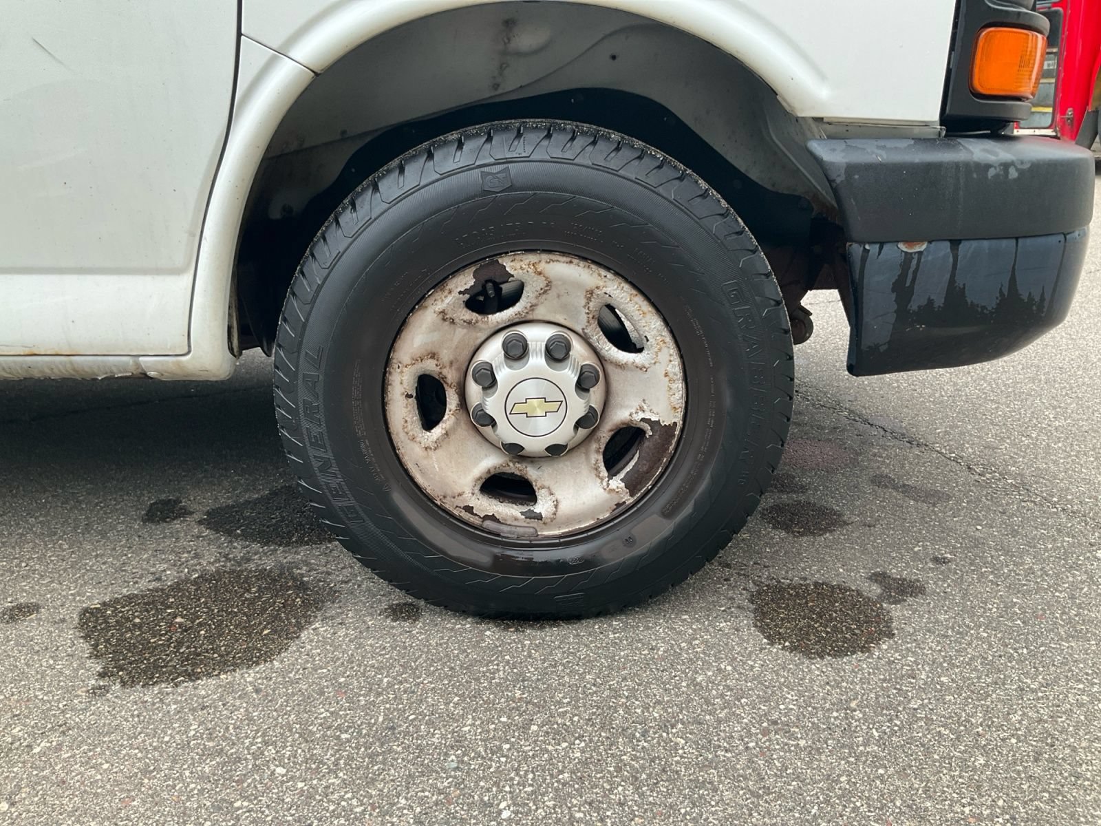 Used 2013 Chevrolet Express 3500 RWD image 16
