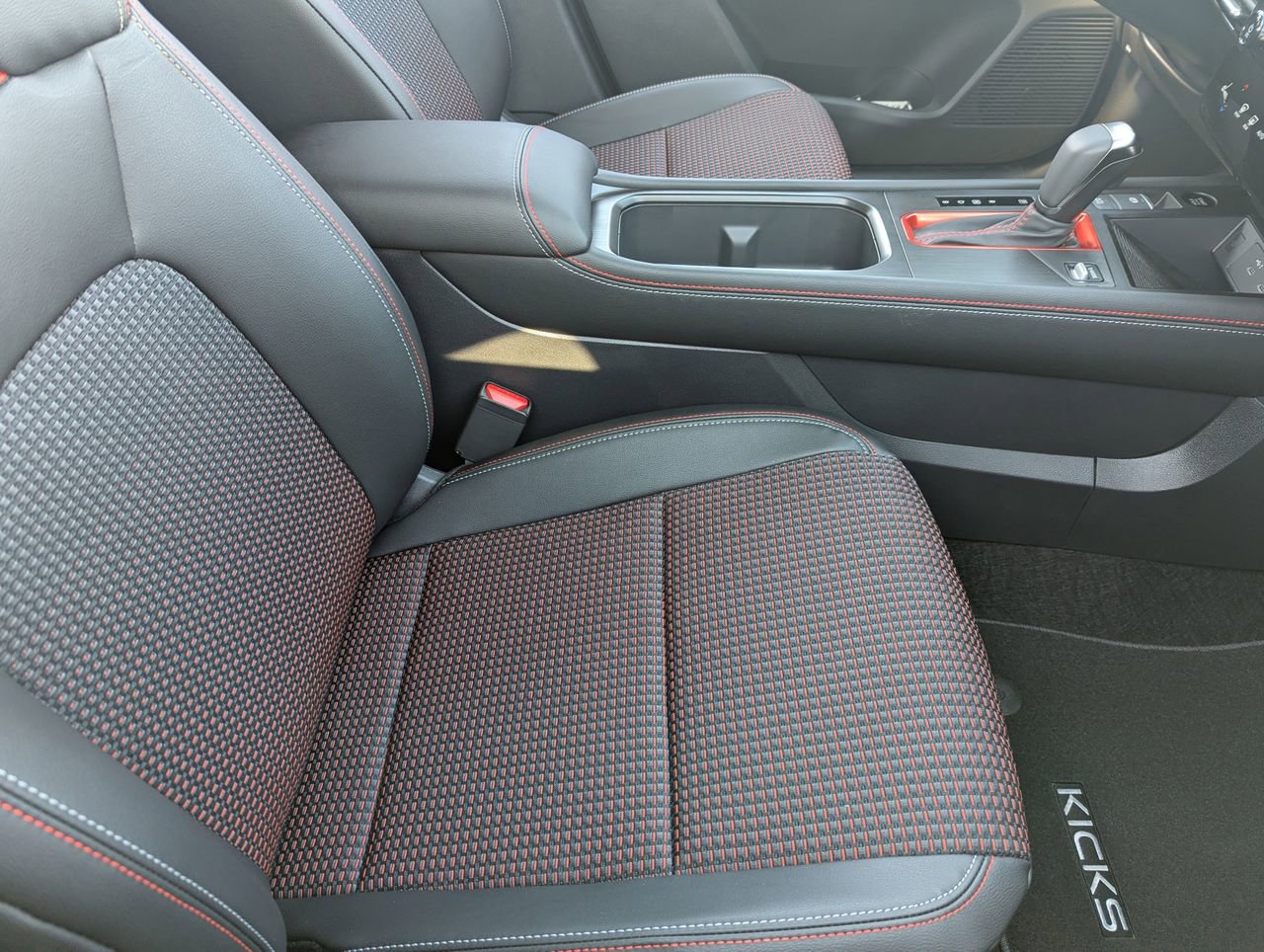 New 2026 Nissan Kicks SR w/ Cold Weather Package image 29