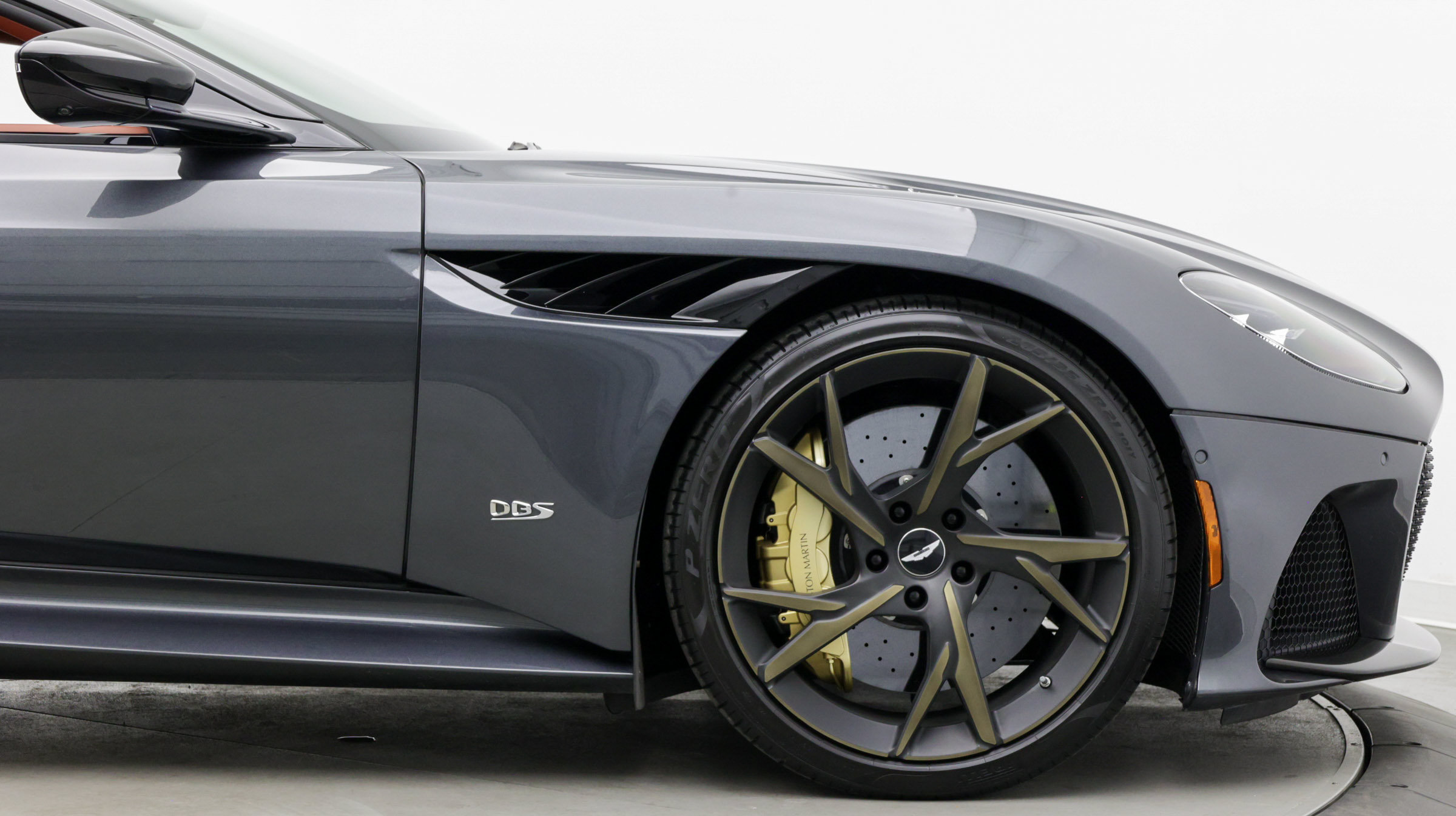 Used 2019 Aston Martin DBS Superleggera RWD image 6