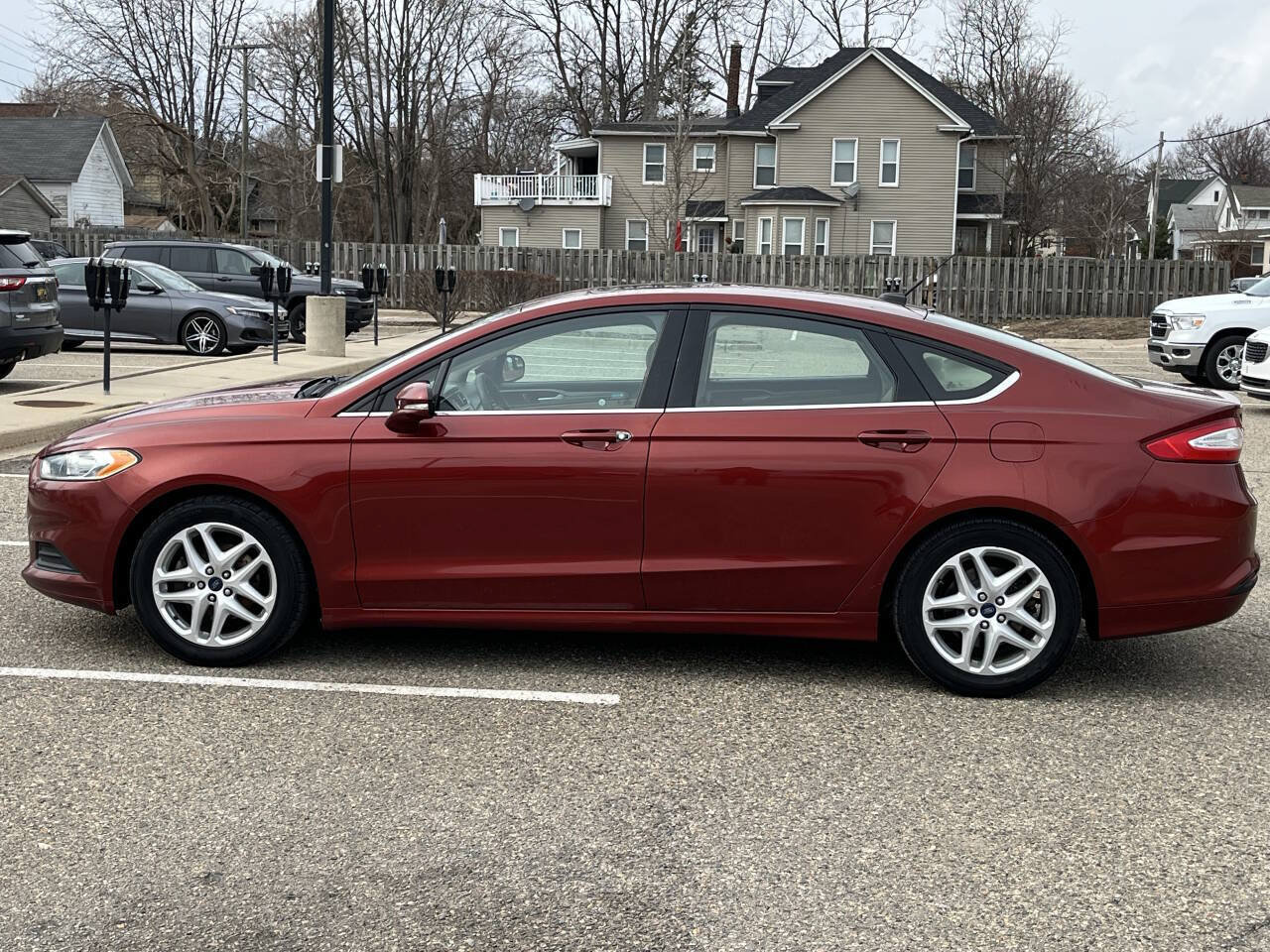 Used 2014 Ford Fusion SE FWD image 11