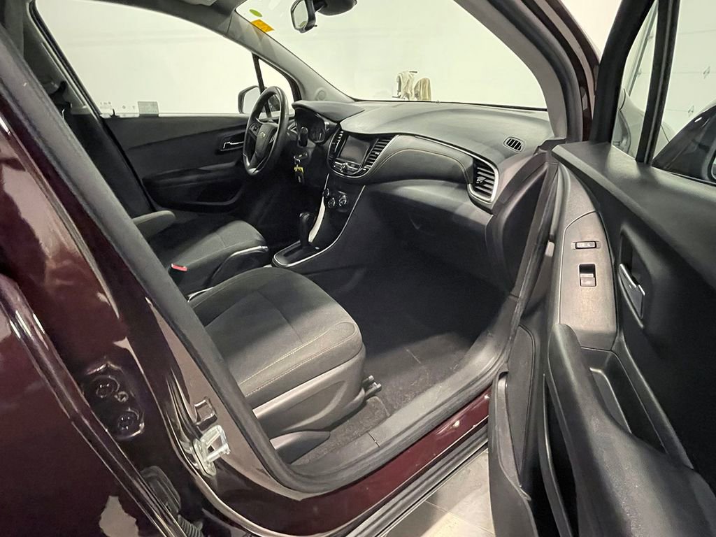 Used 2021 Chevrolet Trax LS w/ Tint and Cruise Package AWD/4WD image 23