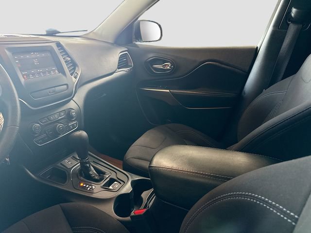 Used 2019 Jeep Cherokee Latitude w/ Popular Appearance Group FWD image 22